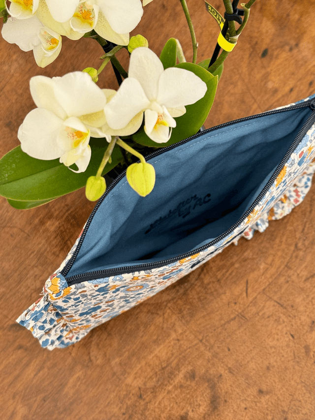 Pochette plate à froufrous L