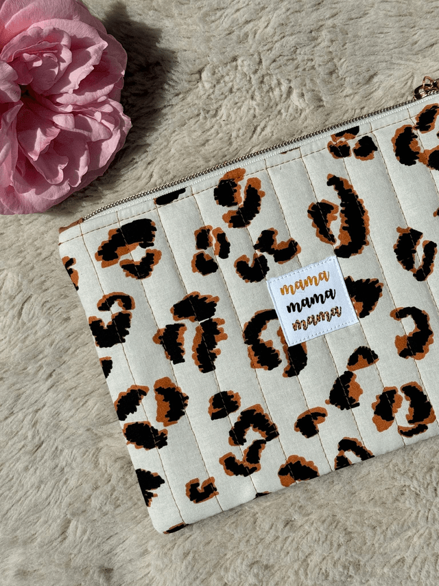 Pochette plate matelassée L [MAMAN]