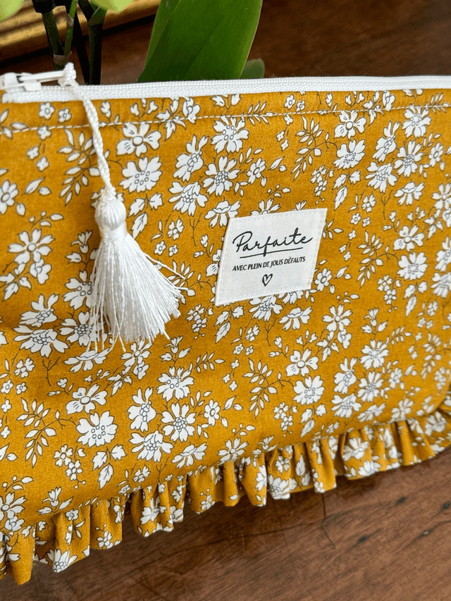 Pochette plate à froufrous L