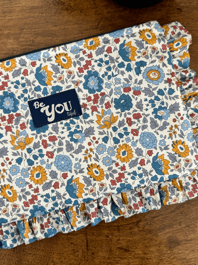 Pochette plate à froufrous L