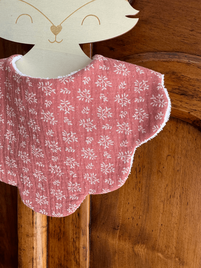 Bavoir fleur bébé fille (0-12 mois)