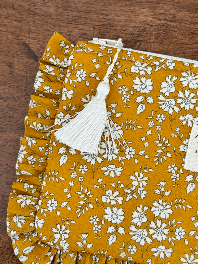 Pochette plate à froufrous L