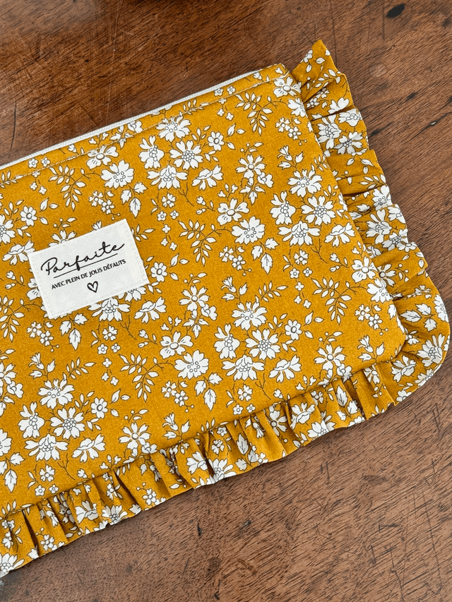 Pochette plate à froufrous L