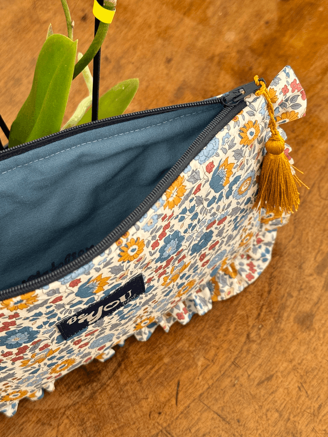 Pochette plate à froufrous L
