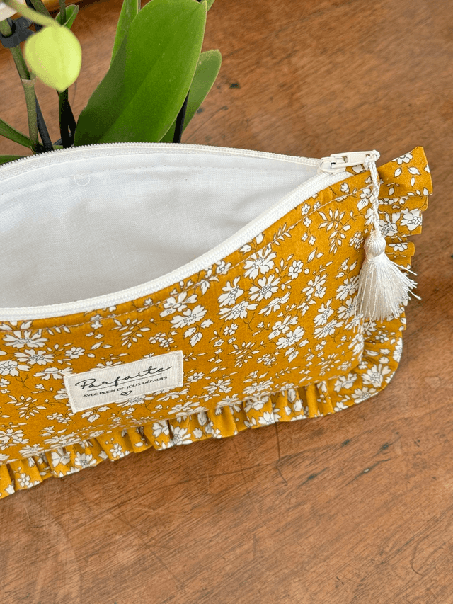 Pochette plate à froufrous L