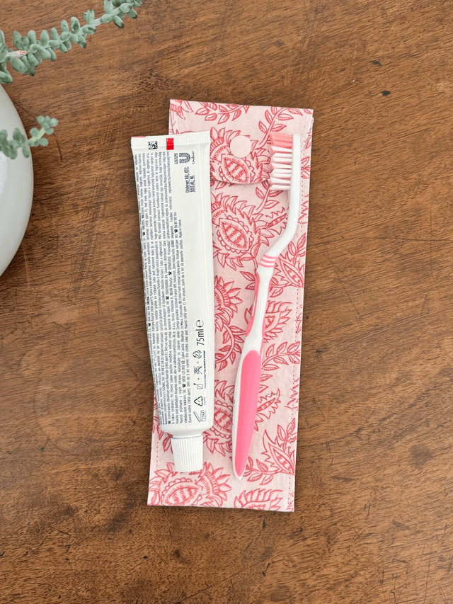Étui à brosse à dents / ou à couverts
