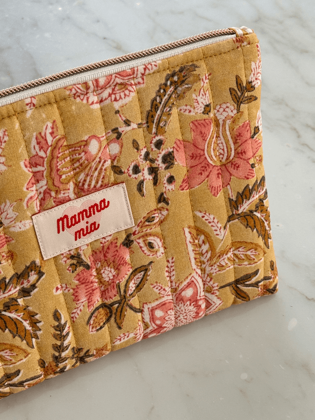 Pochette plate matelassée L [MAMAN]