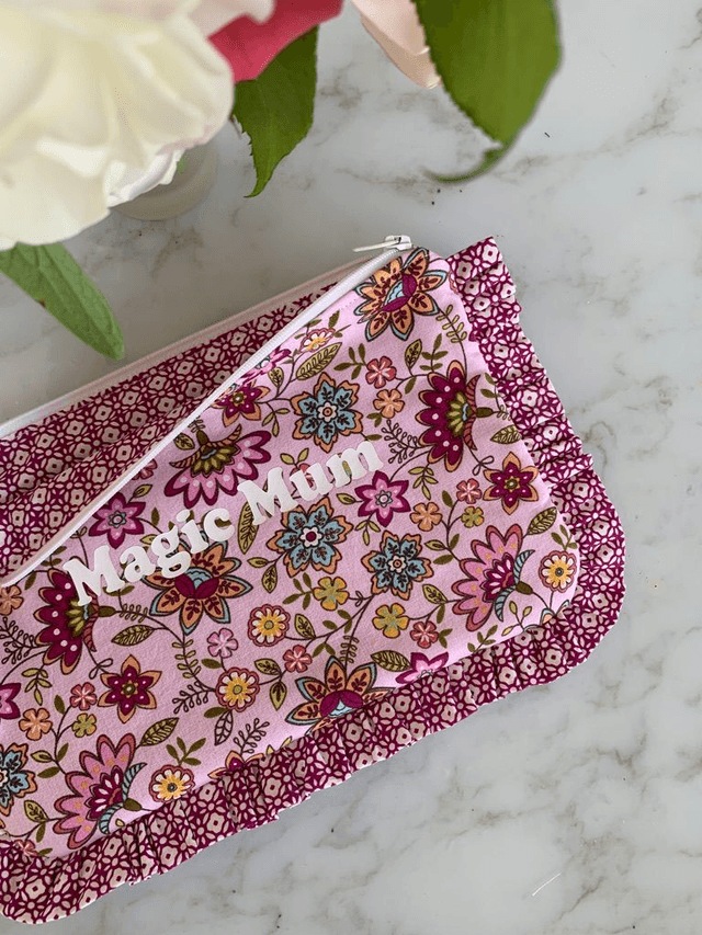 Pochette plate à froufrous L [MAMAN]