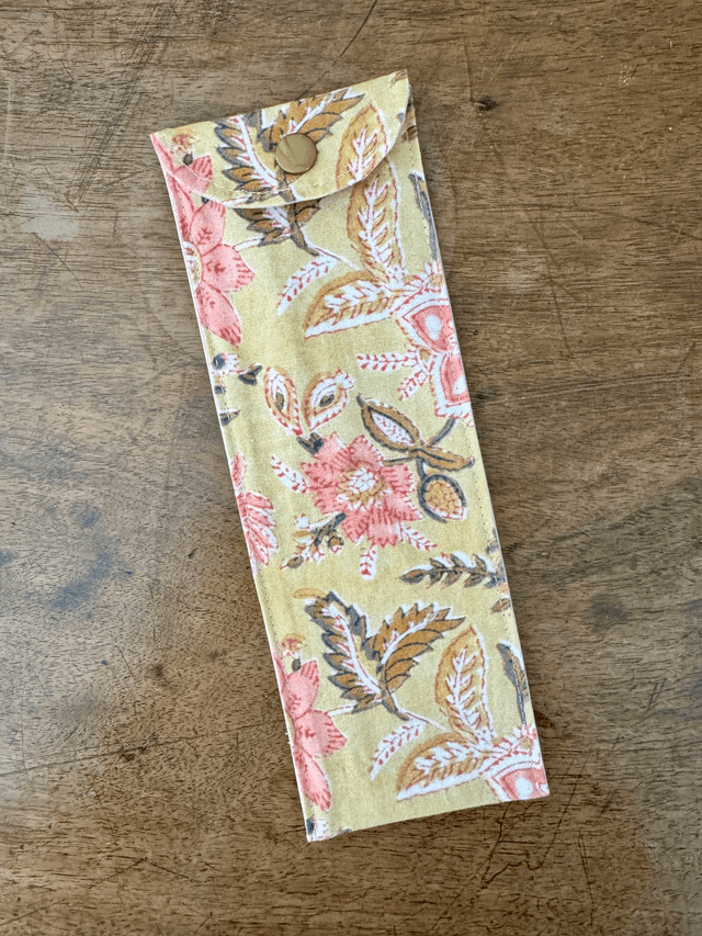 Étui à brosse à dents / ou à couverts