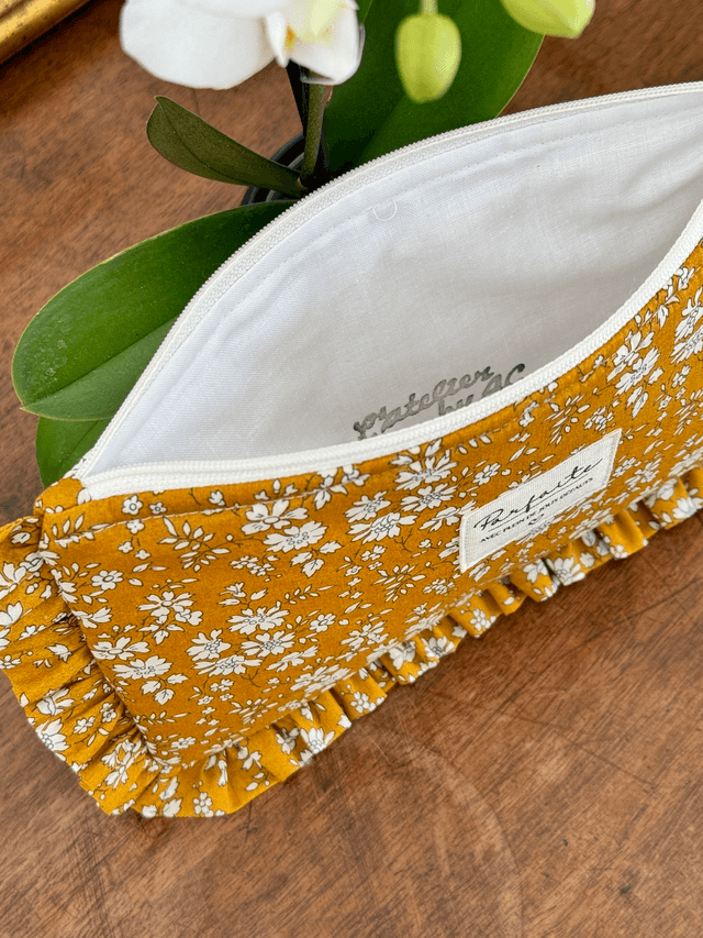 Pochette plate à froufrous L