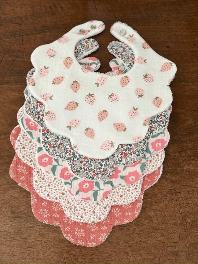 Bavoir fleur bébé fille (0-12 mois)