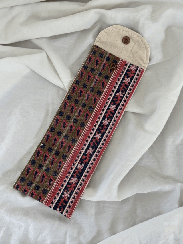 Étui à brosse à dents / ou à couverts