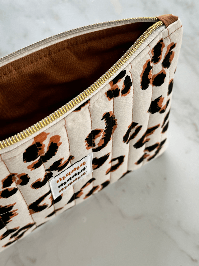 Pochette plate matelassée L [MAMAN]