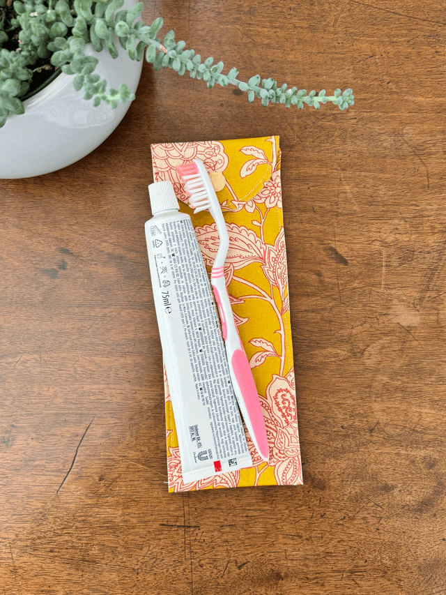 Étui à brosse à dents / ou à couverts