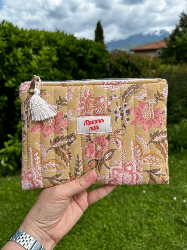 Pochette plate matelassée L [MAMAN]