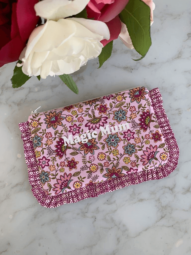 Pochette plate à froufrous L [MAMAN]