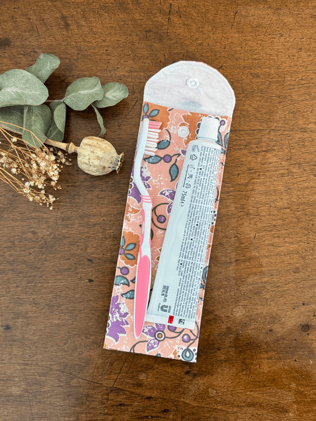 Étui à brosse à dents / ou à couverts