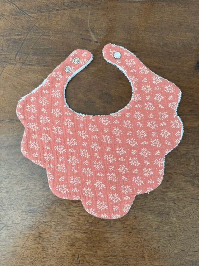 Bavoir fleur bébé fille (0-12 mois)
