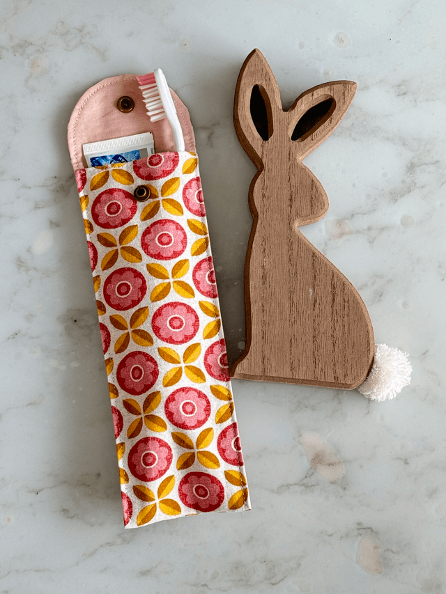 Étui à brosse à dents / ou à couverts