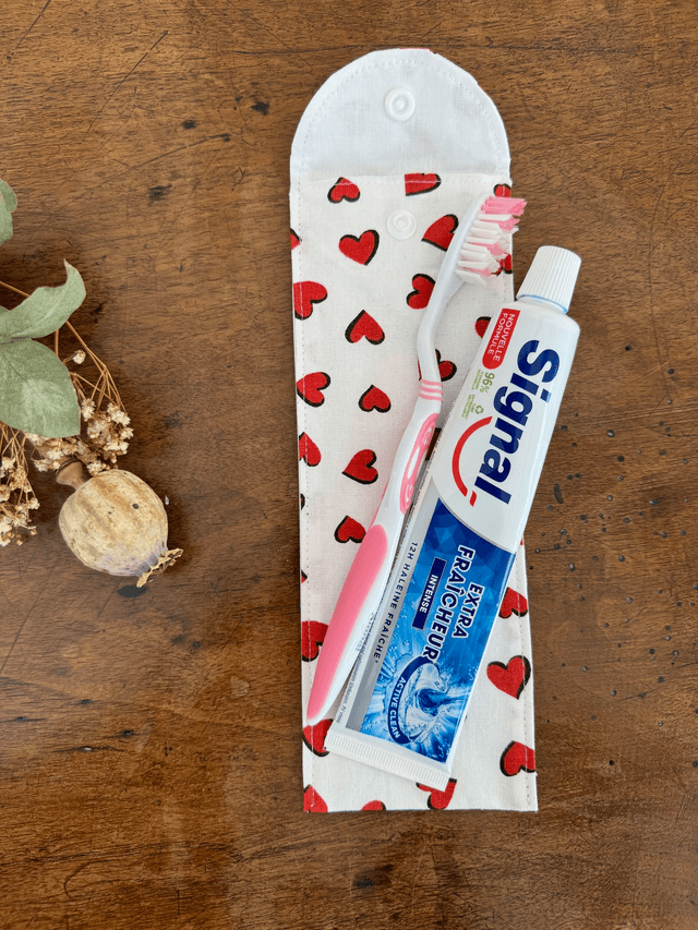 Étui à brosse à dents / ou à couverts