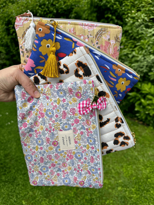 Pochette plate matelassée L [MAMAN]