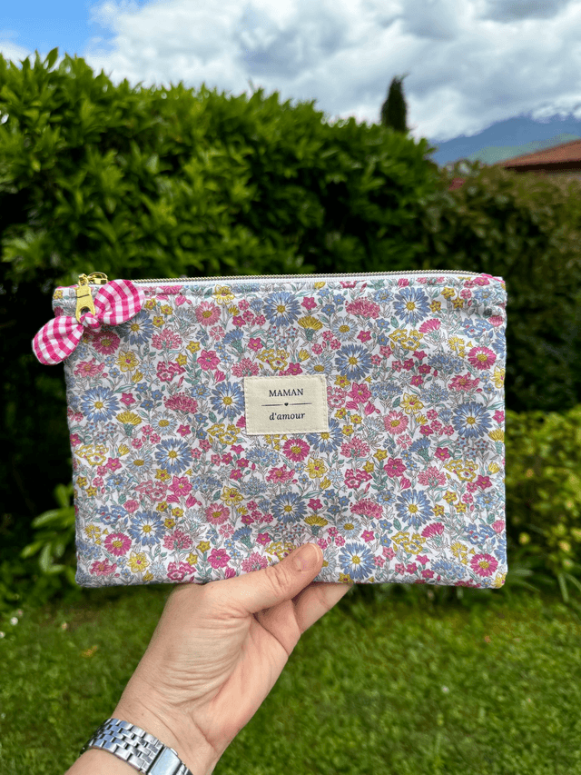 Pochette plate matelassée L [MAMAN]
