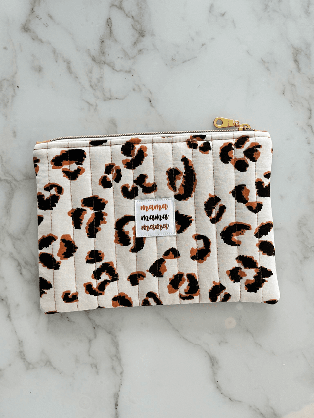 Pochette plate matelassée L [MAMAN]