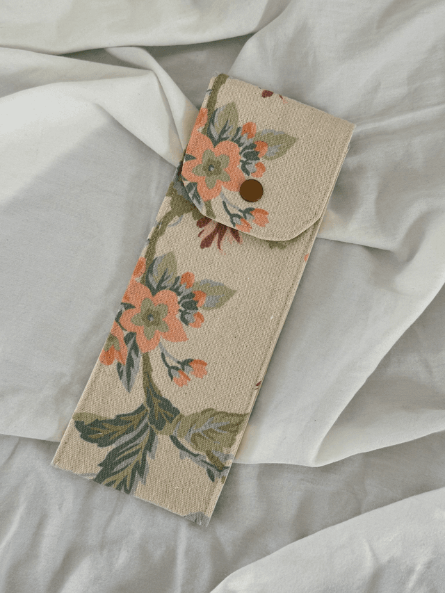 Étui à brosse à dents / ou à couverts
