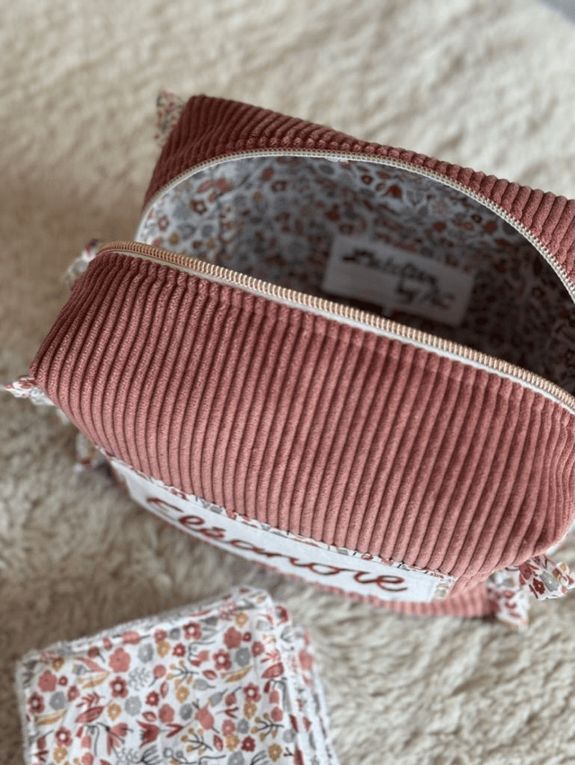 Trousse de toilette naissance / prénom brodé + froufrous ⭐️ SUR-MESURE